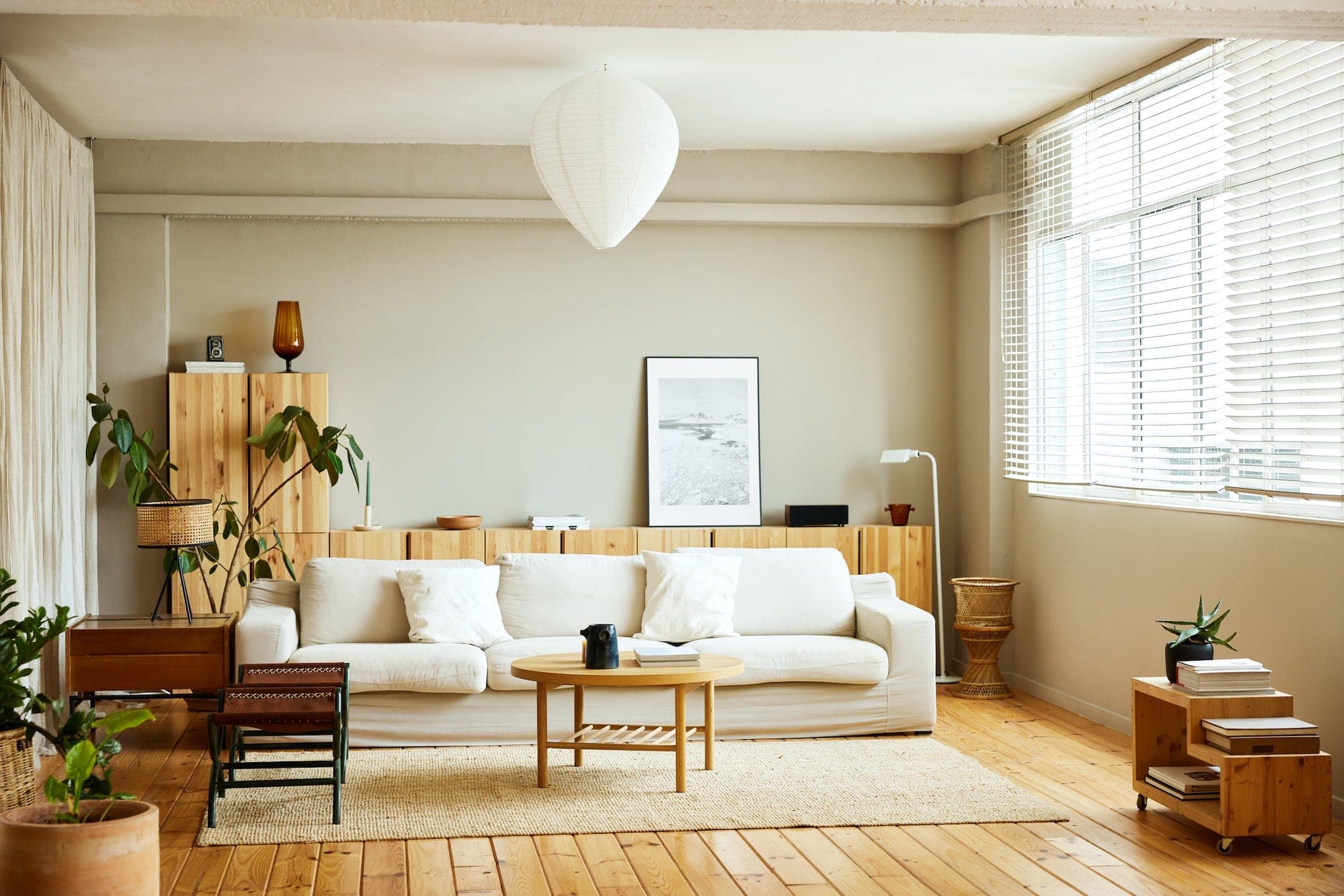 6 Decorating Rules Interior Pros Are Secretly Ignoring in 2026
